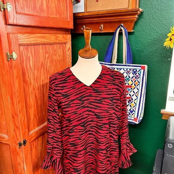 NWOT Red & Black Animal Print 3?4 Ruffled Sleeves, HI/Low Hem #003 - Picture 5 of 8